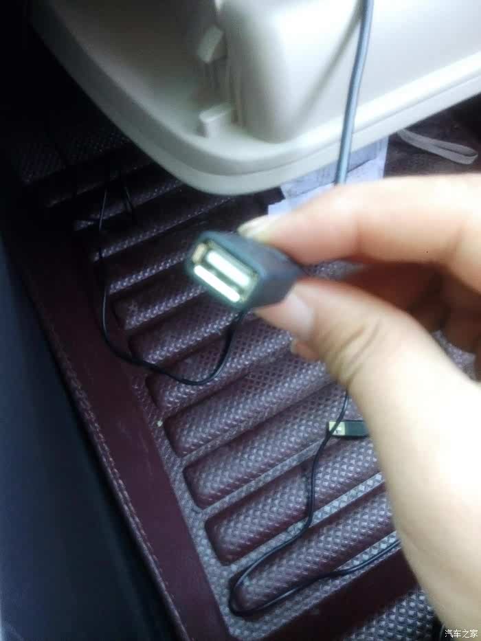 手套箱usb接口问题