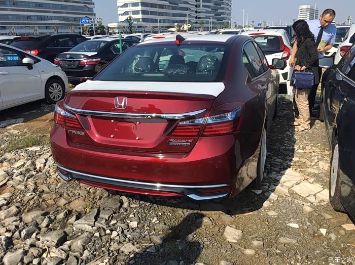 雅阁混动锐尊版红色提车记