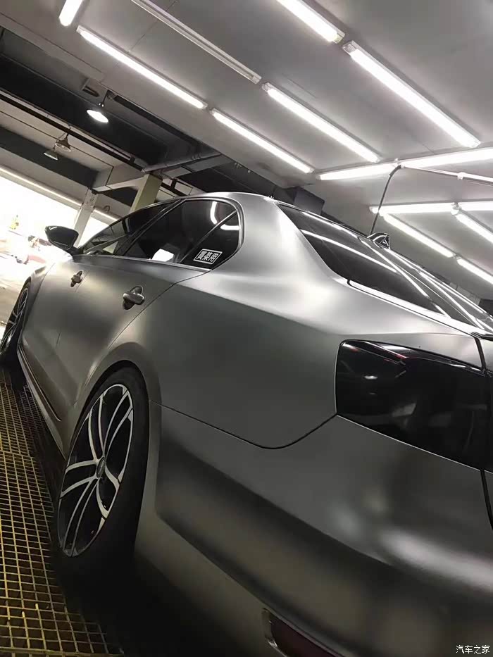 做不一样的速腾全车电光灰贴膜