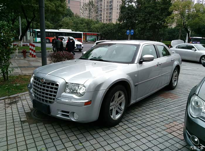 江西收一台老款克莱斯勒300c