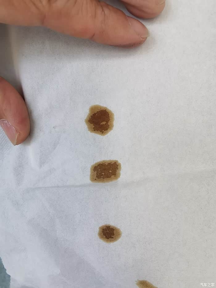 机油滴在白纸上是不是脏了该不该换