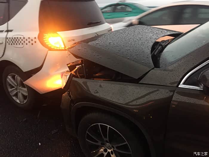 雨天,四十多码,没刹住