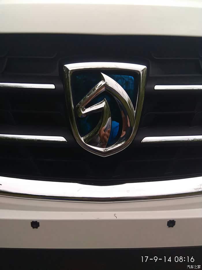 改了一下车标.和脚踏.