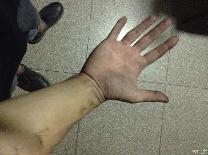 咳咳咳 手脏的已经像样了 手上也多了很多道口子 过也抵住好心情