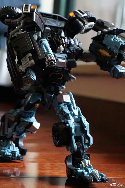 沾满灰尘的博派铁皮!