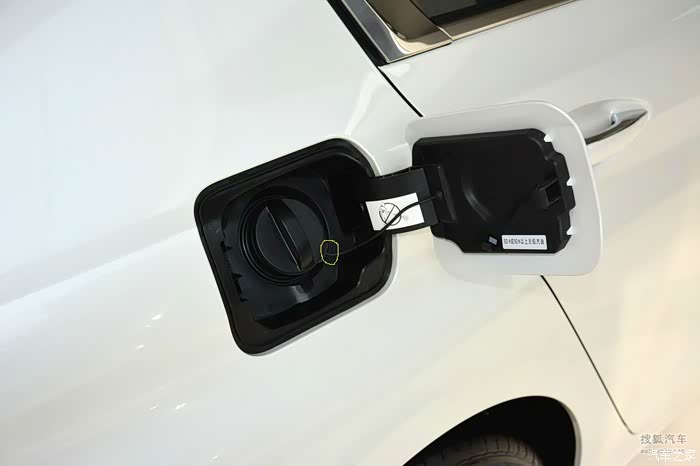 【图】油箱盖这个位置有问题吗?_标致408论坛_汽车之家论坛