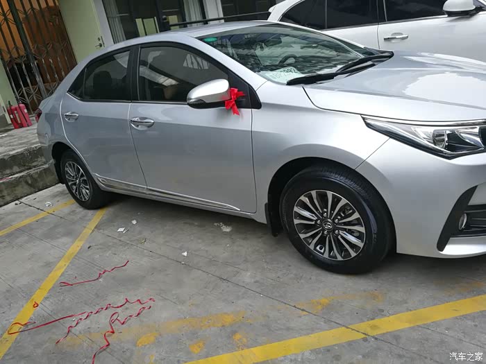 卡罗拉银金属,比白色有质感,白色烂大街了!