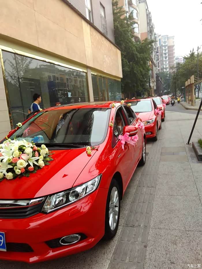 6月27日成都9辆红色思域婚车队,拉风哦