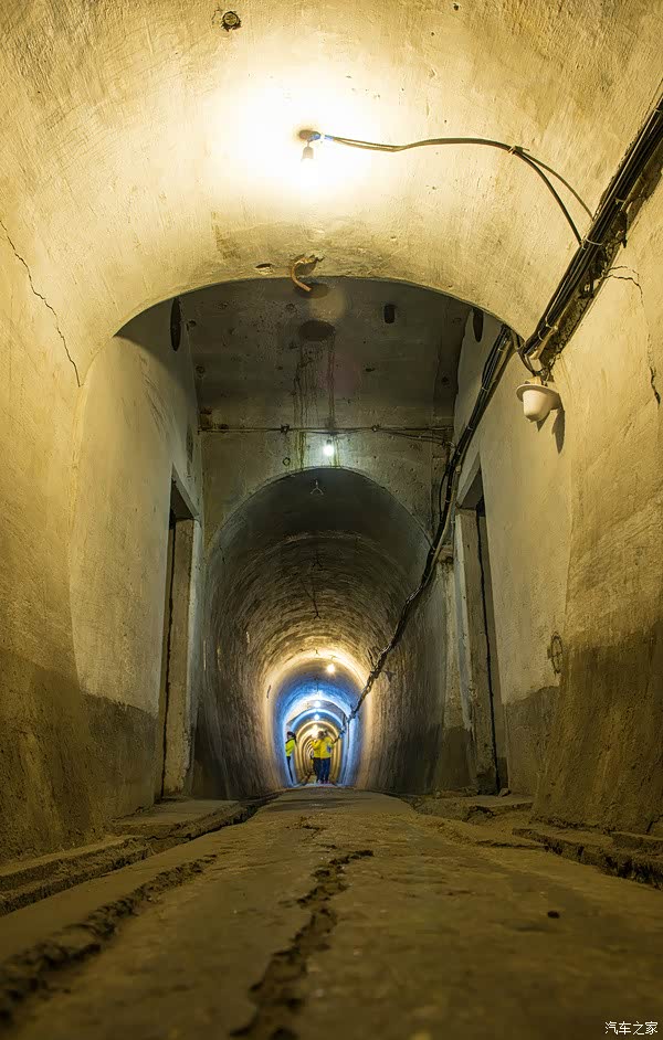 地下工事,很有年代感,费了中国多少劳工才建成的
