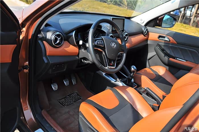 街拍北汽绅宝x35