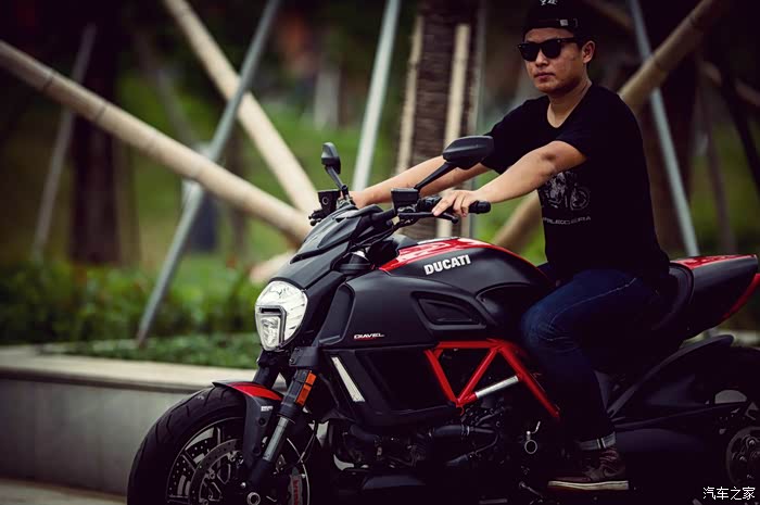 志合重机热爱机车的男人