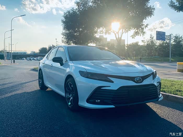 2021款凯美瑞25g豪华黑化版提车