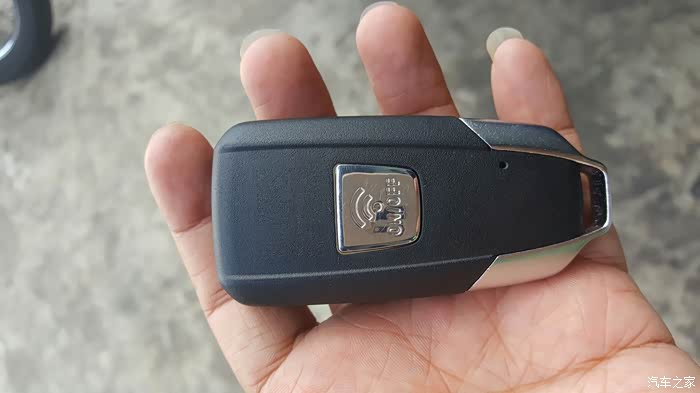 骑雅马哈tmax530大踏板带着美女400公里骑行感受