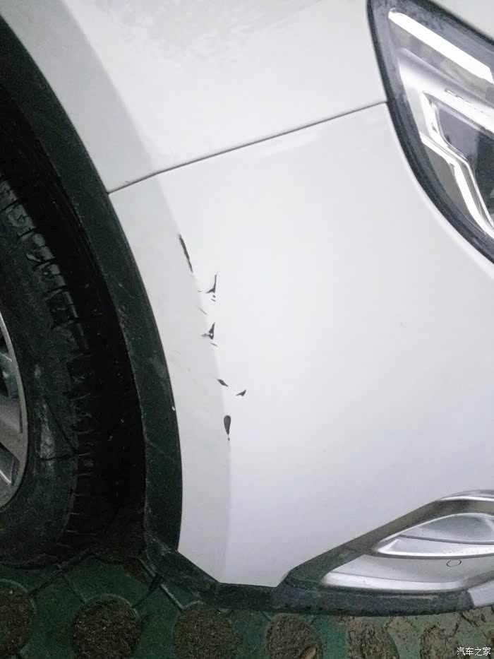 博越翼子板是塑料还是金属?