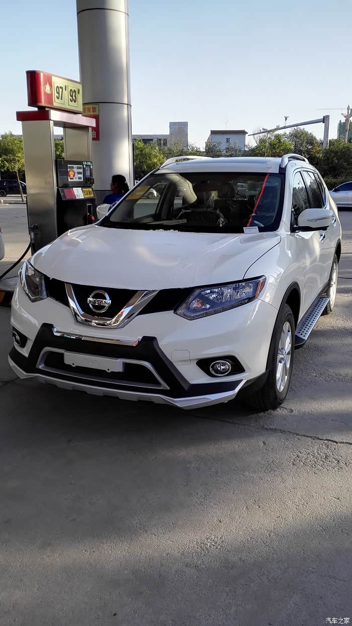 新奇骏-珠光白 新增一张象牙白与珠光白一同入境