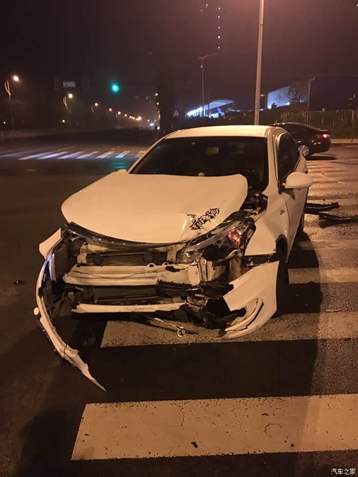 车祸猛如虎,一定要谨慎驾驶!