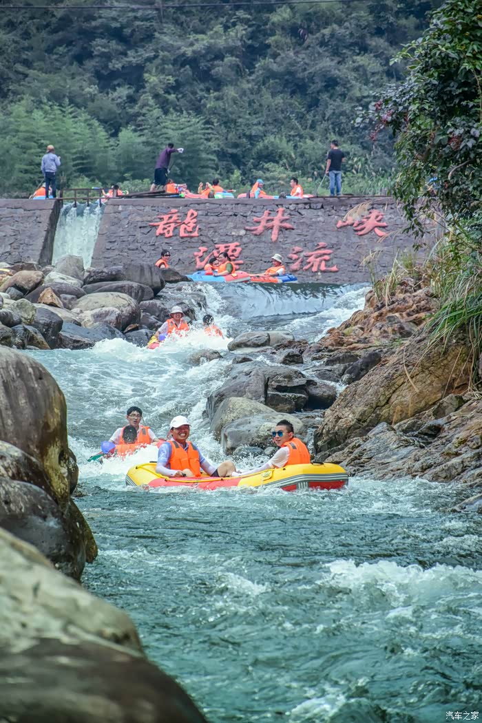 龙井峡漂流清凉一夏的正确方式内涵劲爆湿身图