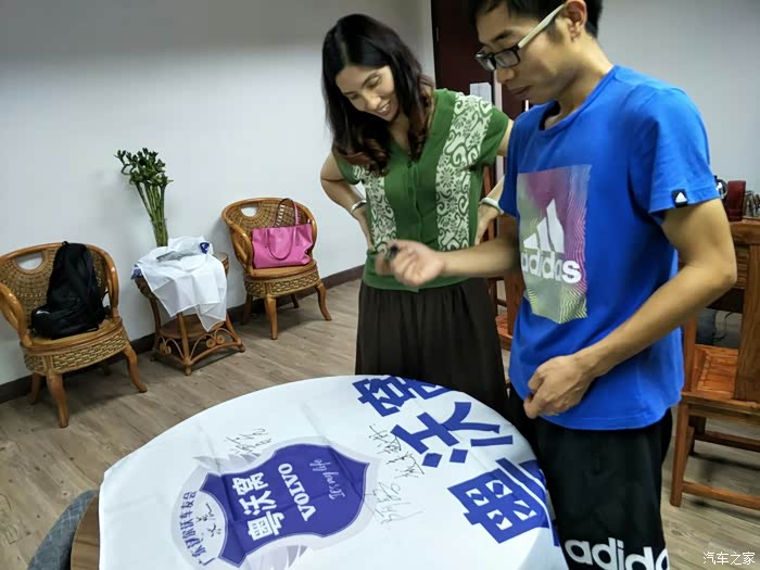 今天是个好日子粤沃窝车友会广州联络处挂旗