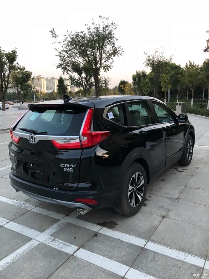 2017款思威牌crv黑色舒适版作业