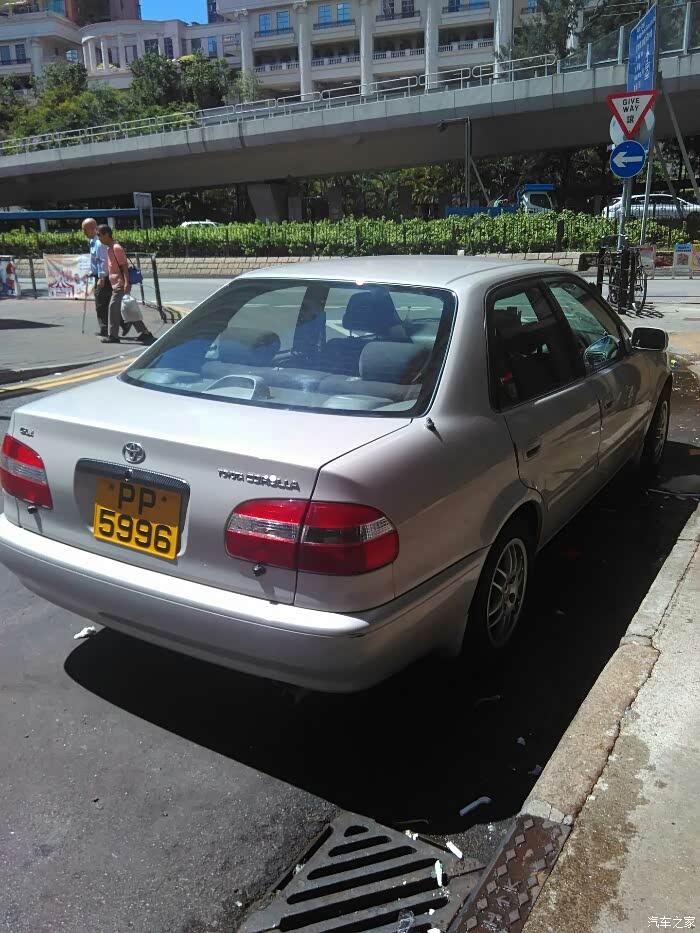 香港卡罗拉花冠欣赏图路边街角