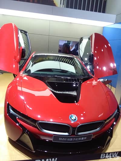 宝马i8质子限量版红色