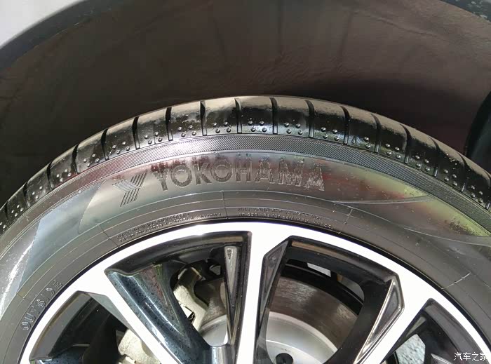 路过了风行4s店进去瞄了一眼新出的sx6