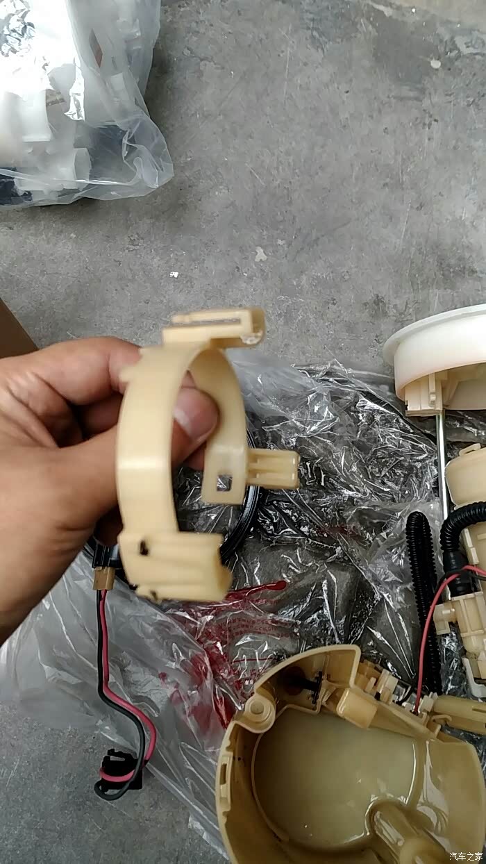 自己动手丰衣足食-艾力绅更换汽油滤清器