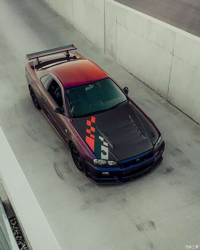日产gtr# r34#经典老车# ,好看的紫色!