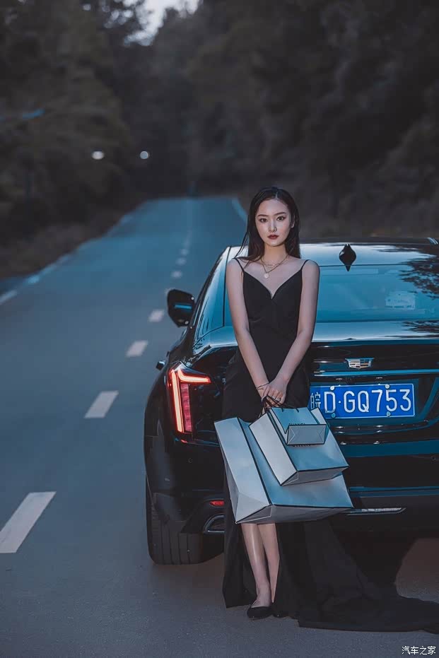 喜提新婚礼物ct5黑色豪华版,免费给凯迪拉克拍宣传