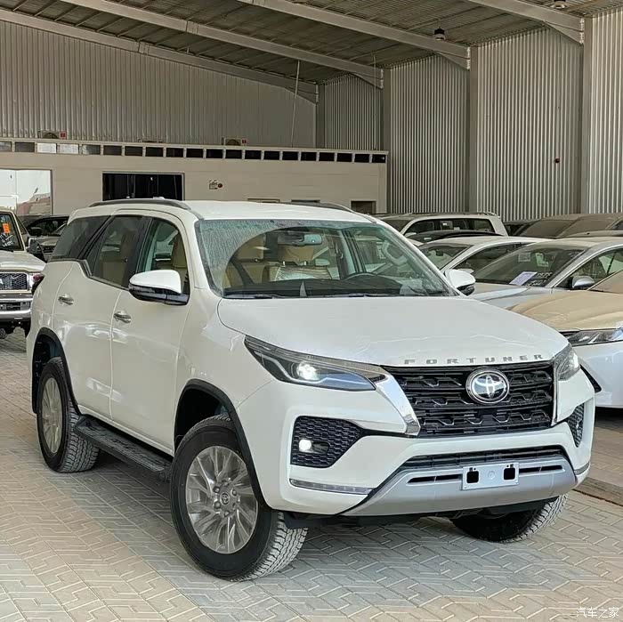 新款丰田fortuner实车,比丰田普拉多更加有气势