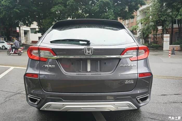 求本田冠道4s店太空银实车图片