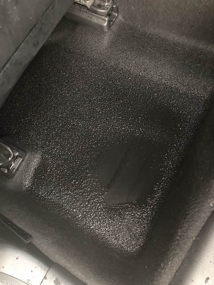思域天窗堵塞导致车内地毯地板进水