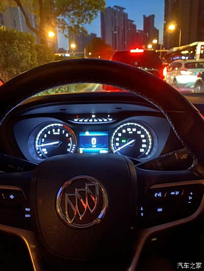 工作生活的我们难免湿气较重,萌发了和家人晚上开车去打羽毛球的想法