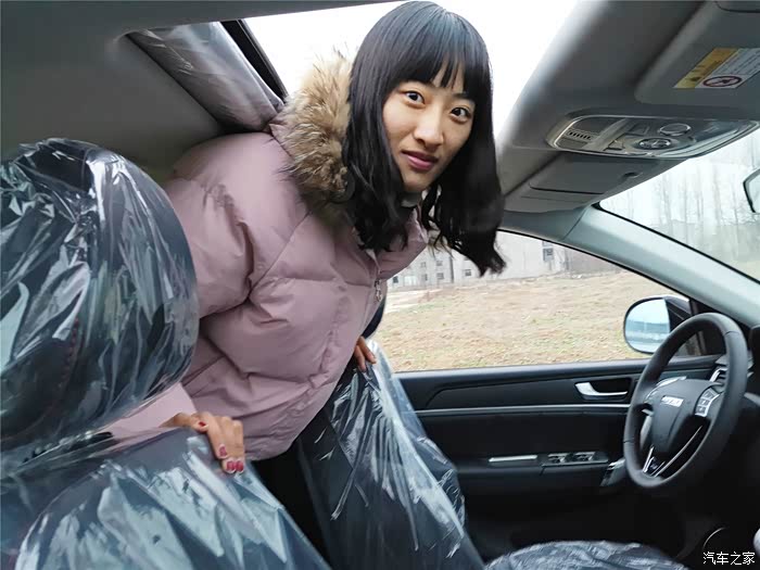 路边的女友欢乐无限,一边的我幸福的像猪