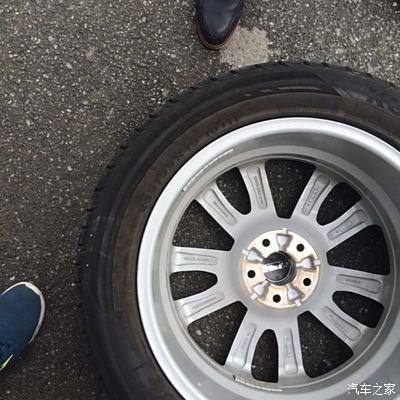 哈弗h7提車第一天,還未到家,高速上輪胎出問題