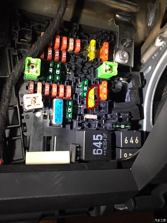 【图】b8尊贵330记录仪保险盒取电_迈腾论坛_汽车之家论坛