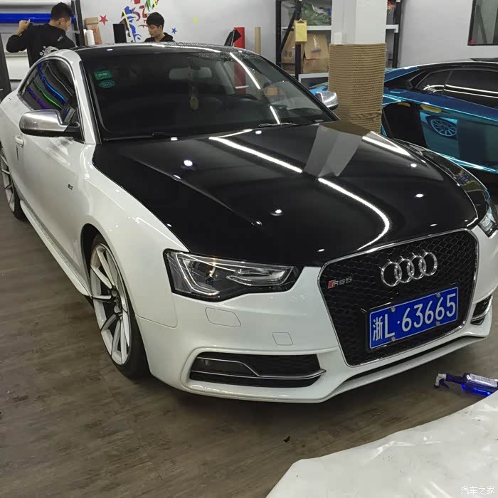 把引擎盖贴黑了我觉得还好为什么都说丑