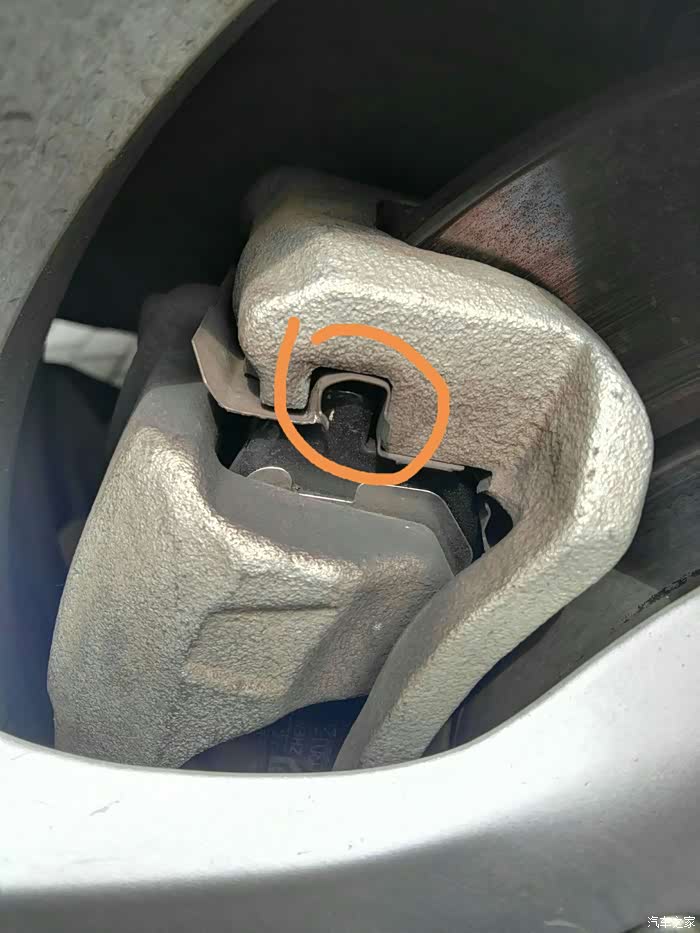 刹车卡钳异响的进来看