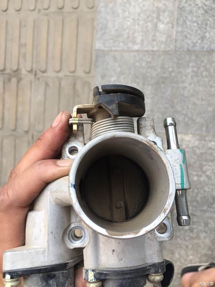 自己动手给五菱之光清洗节气门
