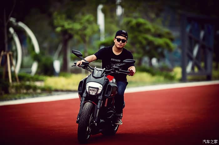 志合重机热爱机车的男人