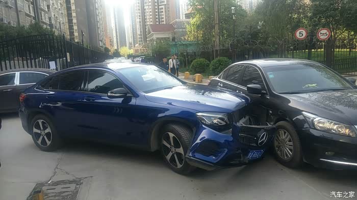 【图】glc coupe 首撞_奔驰glc论坛_汽车之家论坛