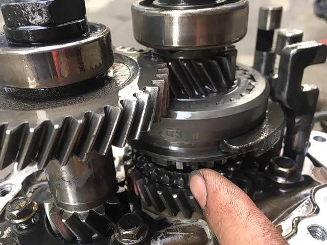 东风小康大修变速箱