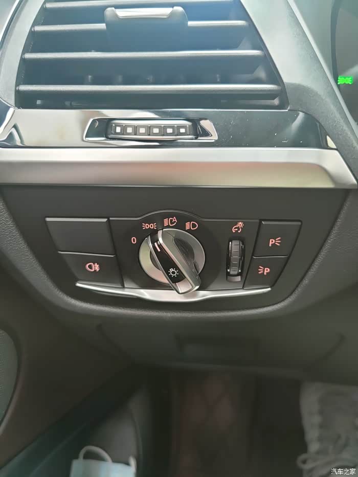 求教求教每次上车都要把灯光开到示宽灯吗