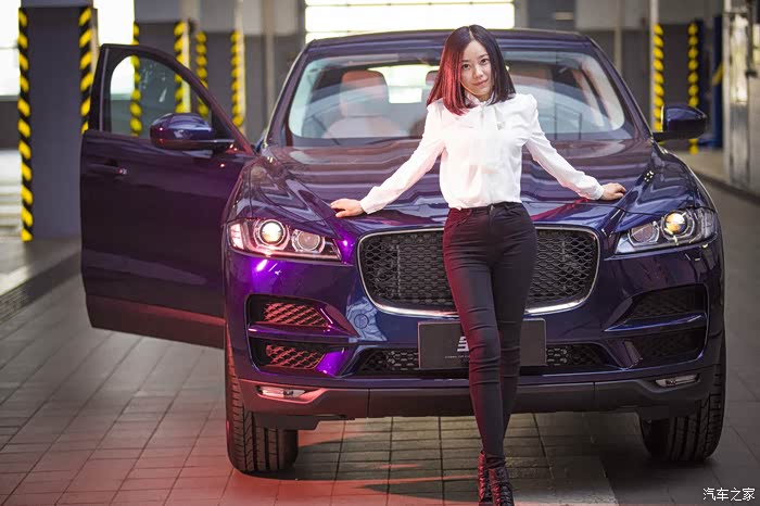 泰州首款捷豹suv f-pace  请来美女拍了一下.