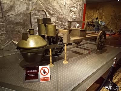 这辆蒸汽车由法国人尼古拉斯·古诺制造