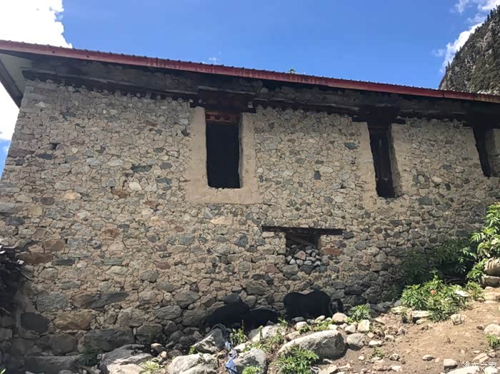 在西藏嘉黎尼屋乡下乡记