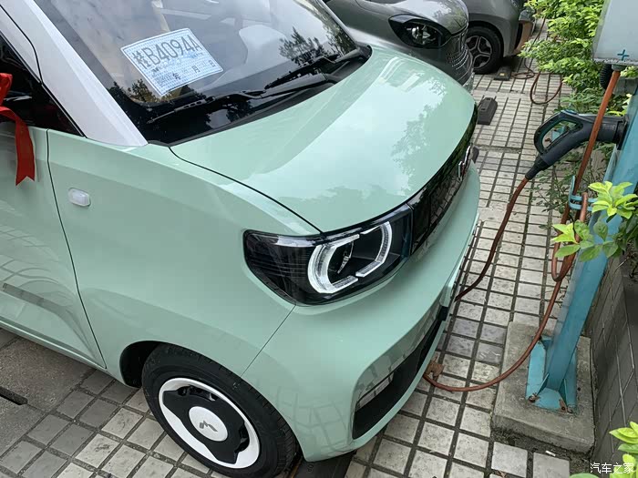 速提五菱宏光miniev牛油果绿臻享版