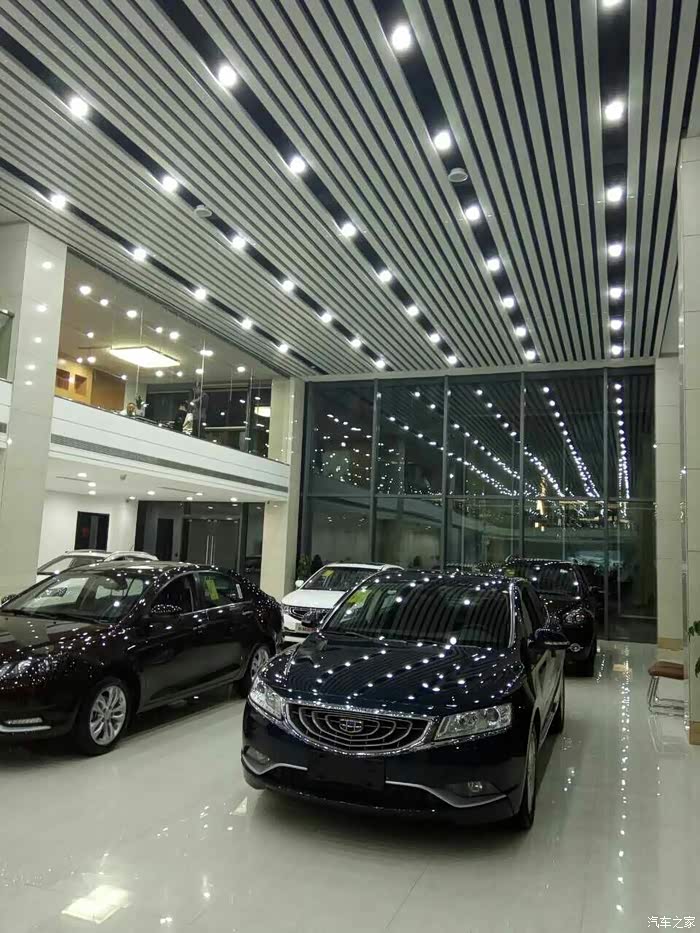 小茹邀请我去新4s店看现场直播