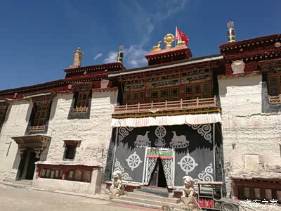 到达比如县的达木寺.