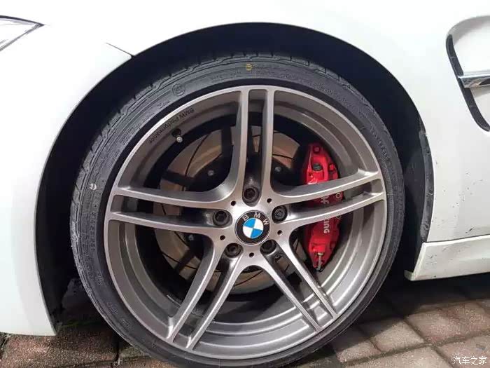 本小编宝马改装上腿ap前六后四刹车套件完美上腿完毕